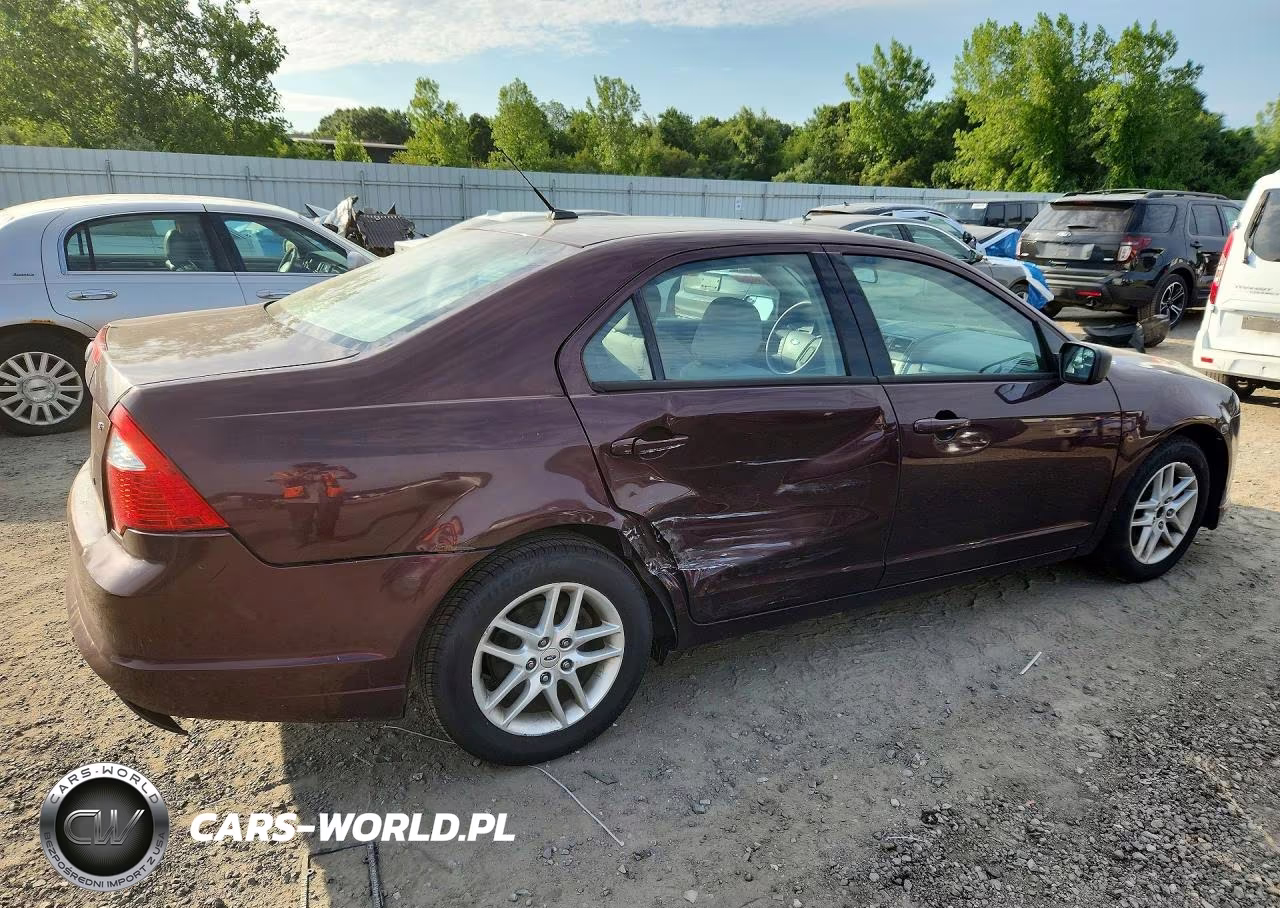 2011 Ford Fusion S VIN:3FAHP0GA0BR131144 - 3