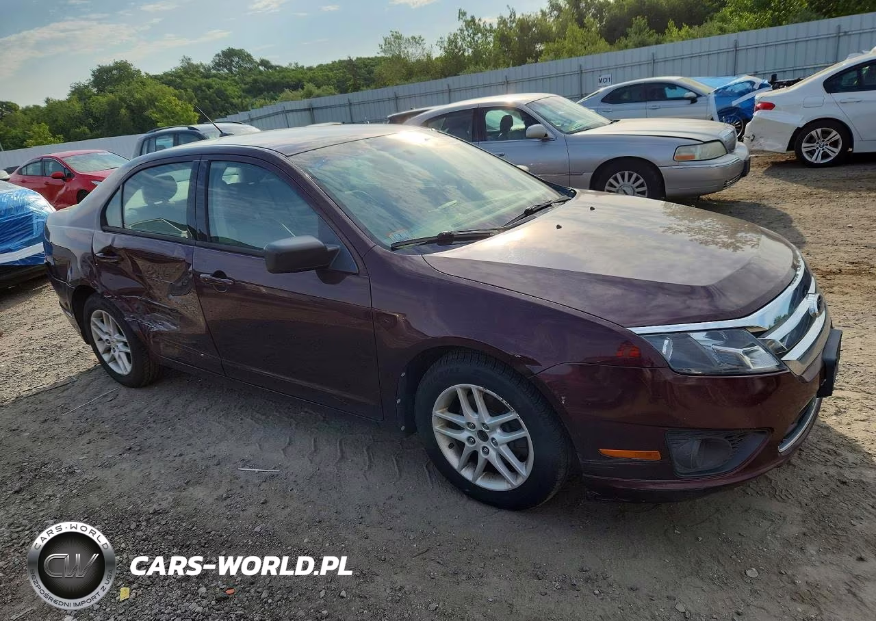 2011 Ford Fusion S VIN:3FAHP0GA0BR131144 - 4