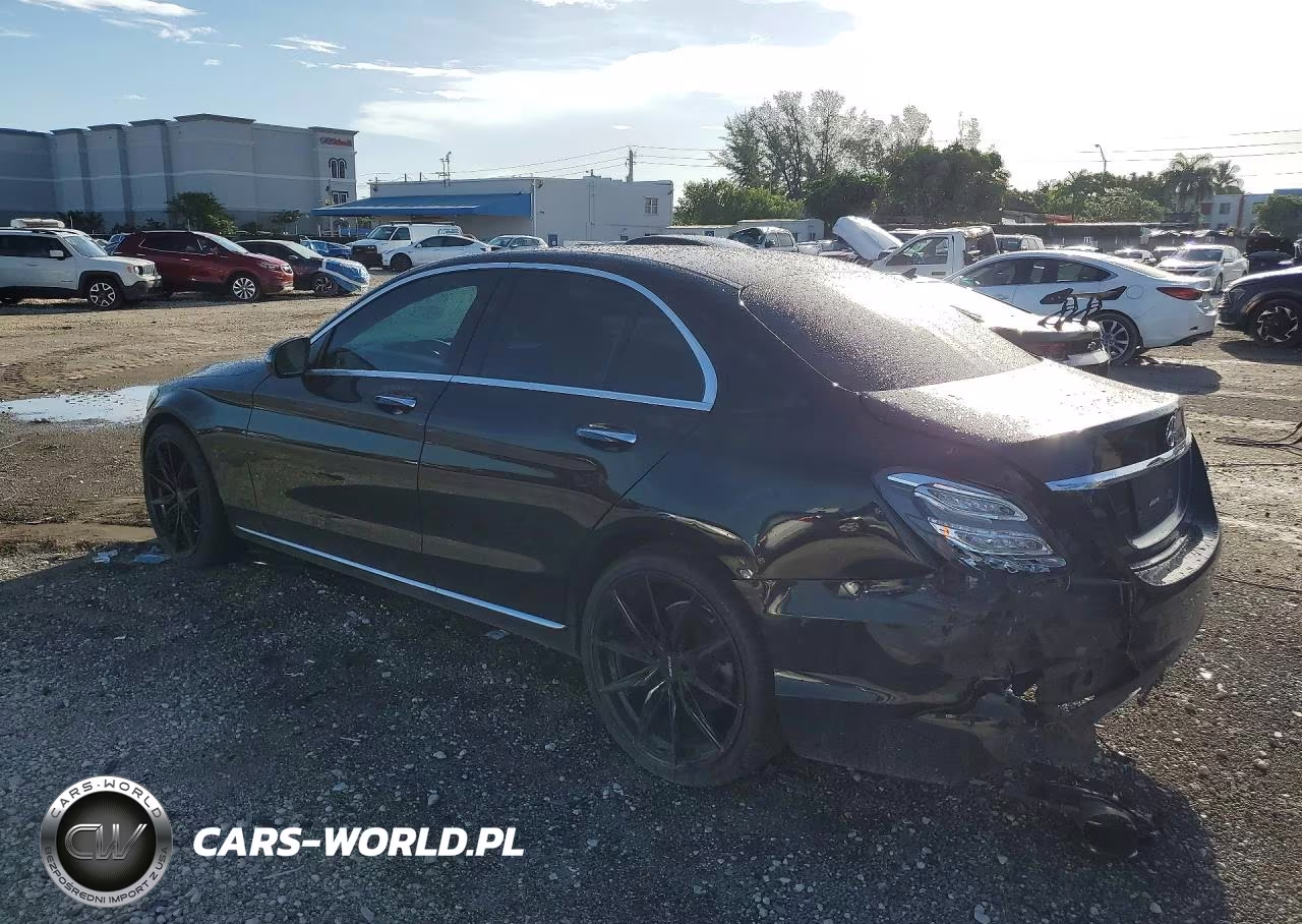 2017 Mercedes-Benz 300 C VIN:55SWF4KB4HU230666 - 2