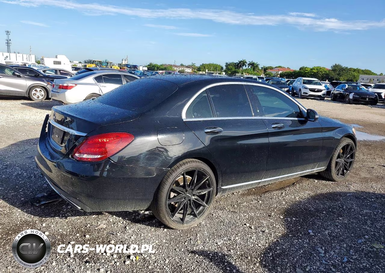 2017 Mercedes-Benz 300 C VIN:55SWF4KB4HU230666 - 3