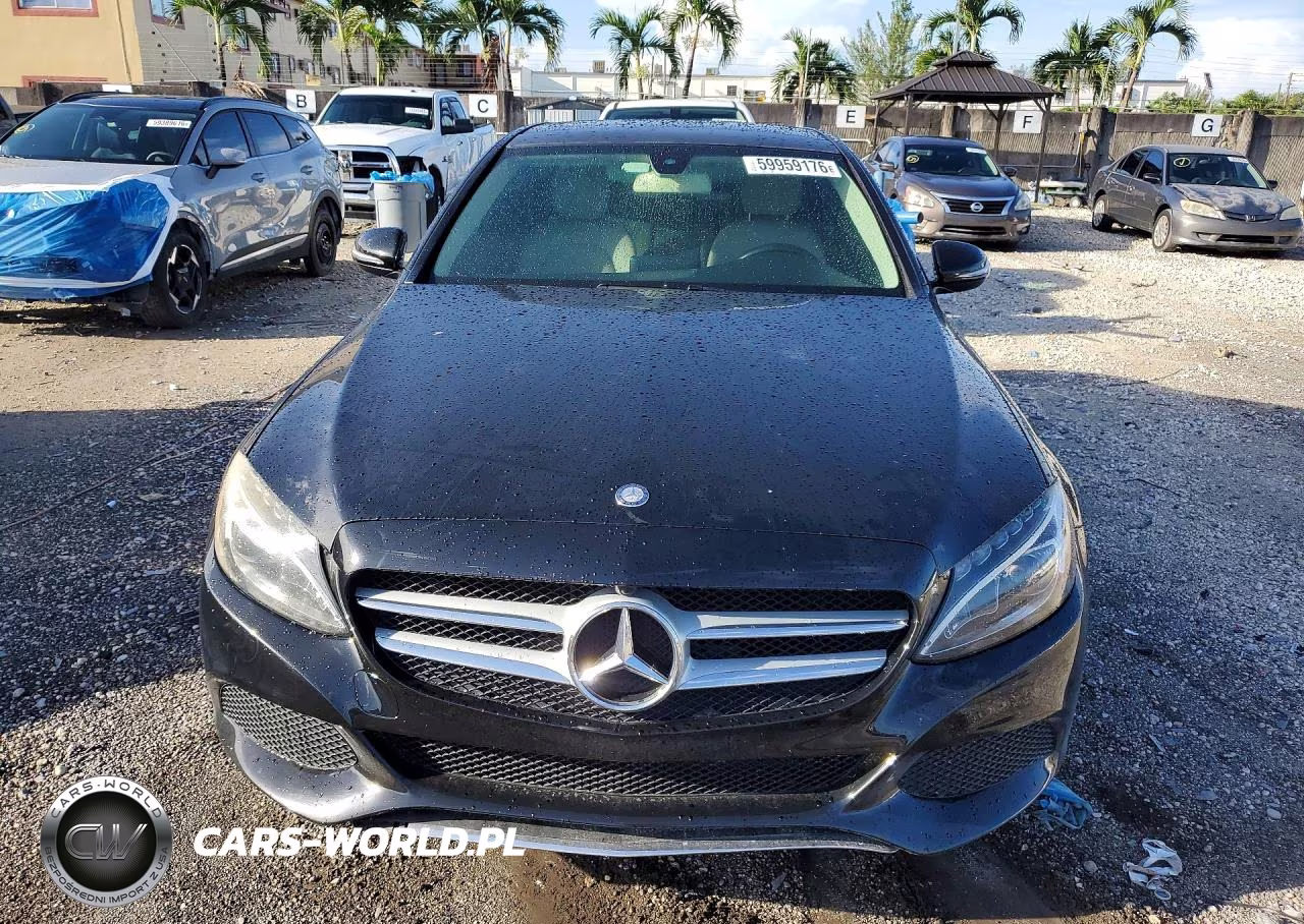 2017 Mercedes-Benz 300 C VIN:55SWF4KB4HU230666 - 5