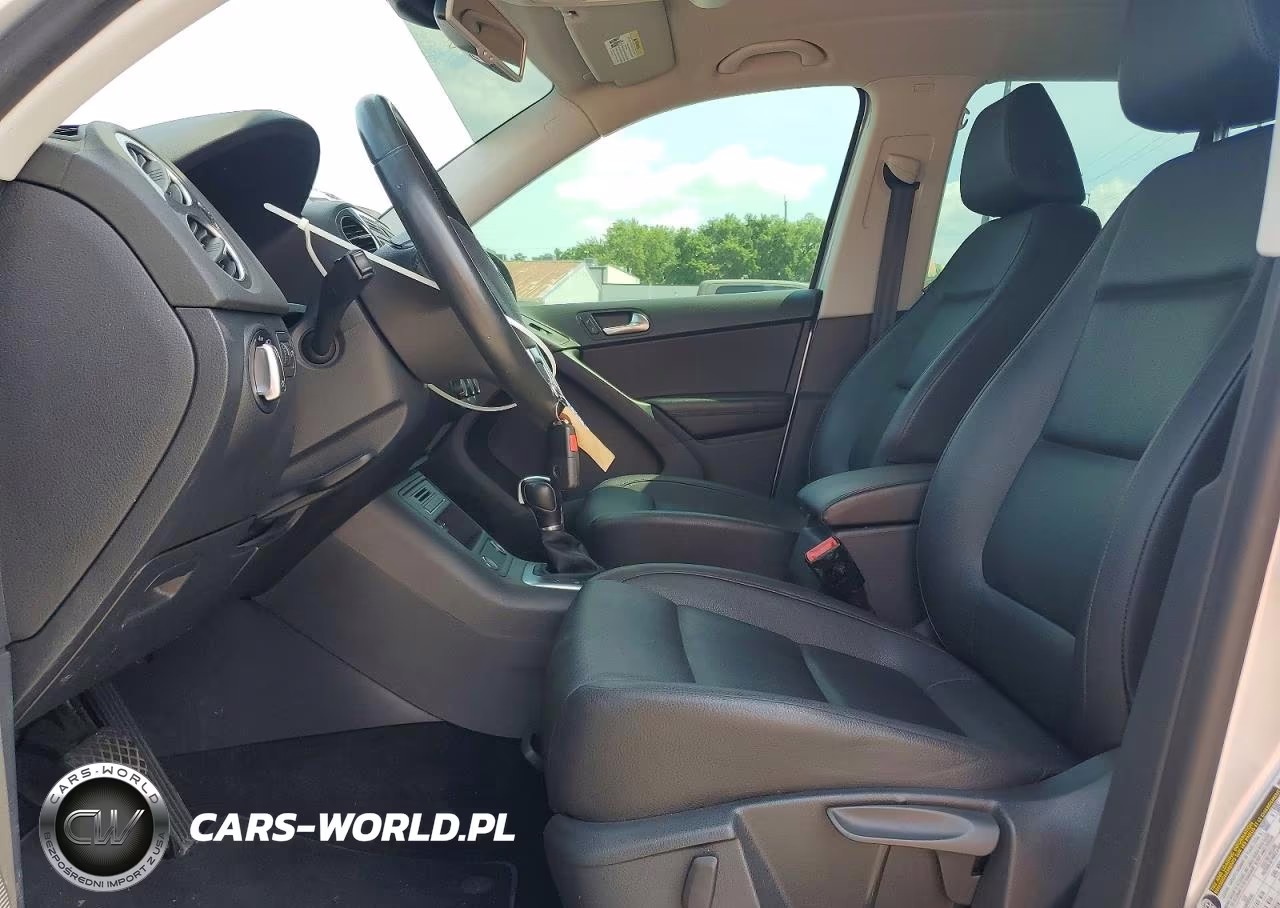2017 Volkswagen Tiguan S VIN:WVGAV7AX0HK026555 - 7