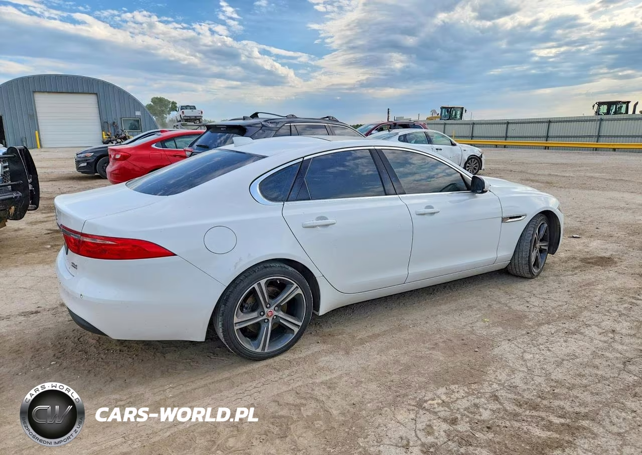 2017 Jaguar Xf Premium VIN:SAJBJ4BNXHCY42586 - 3