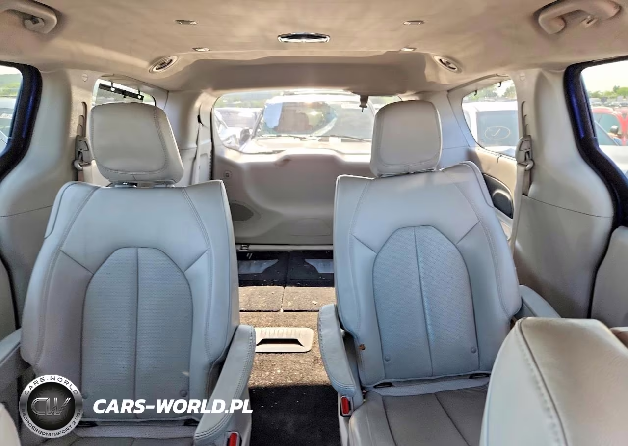 2021 Chrysler Pacifica Hybrid Touring L VIN:2C4RC1L71MR525206 - 10