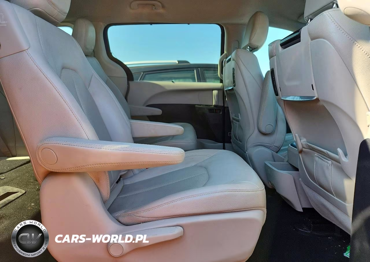 2021 Chrysler Pacifica Hybrid Touring L VIN:2C4RC1L71MR525206 - 11