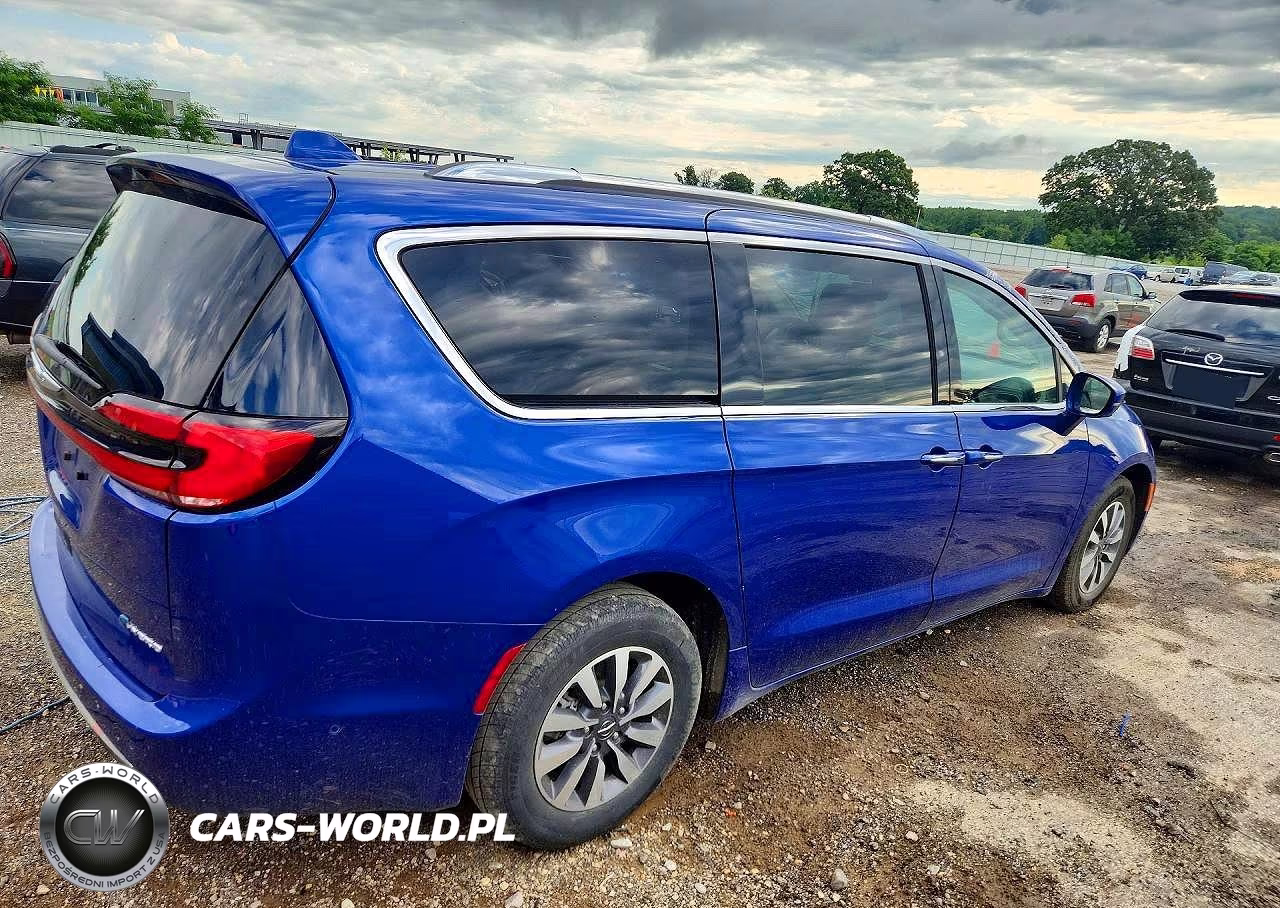 2021 Chrysler Pacifica Hybrid Touring L VIN:2C4RC1L71MR525206 - 3