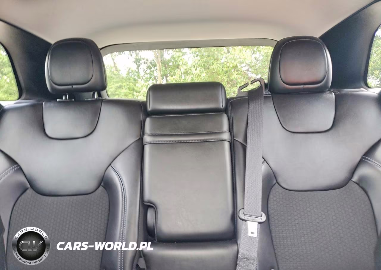 2019 Jeep Cherokee Latitude Plus VIN:1C4PJLLBXKD265644 - 10