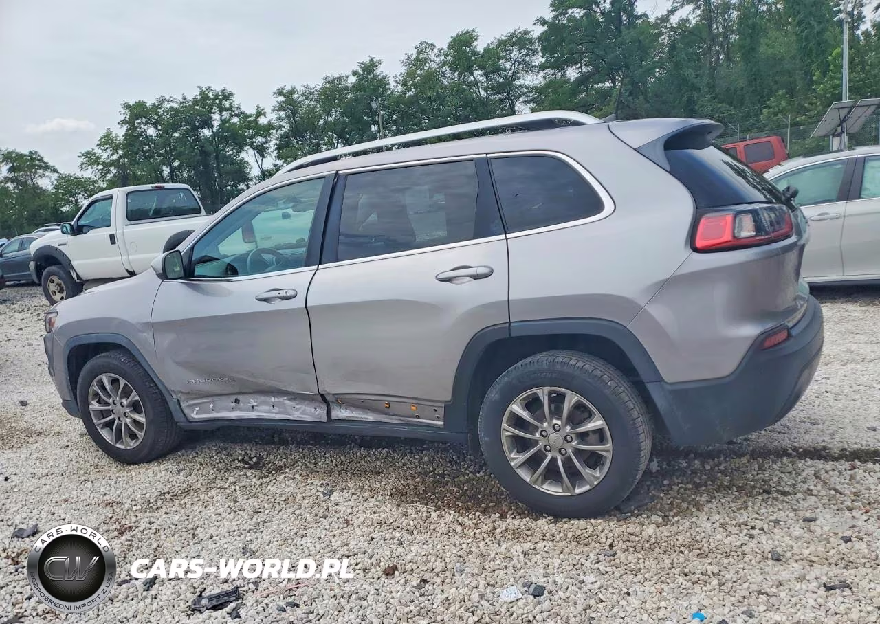 2019 Jeep Cherokee Latitude Plus VIN:1C4PJLLBXKD265644 - 2