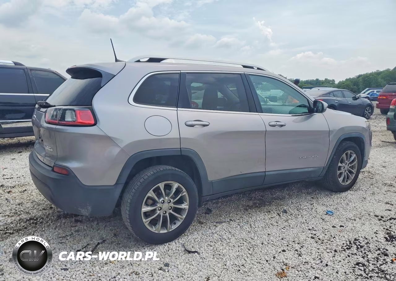 2019 Jeep Cherokee Latitude Plus VIN:1C4PJLLBXKD265644 - 3