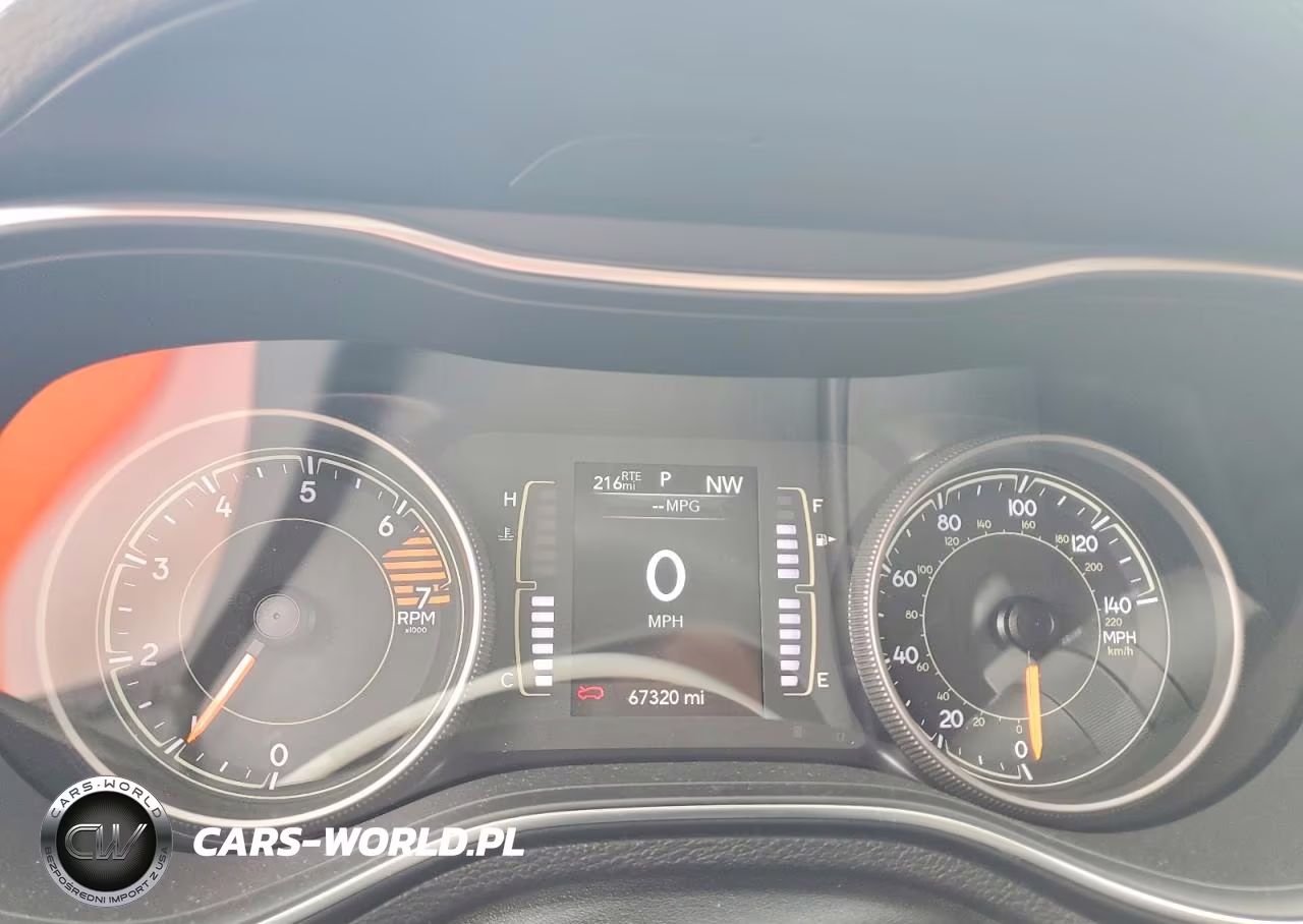 2019 Jeep Cherokee Latitude Plus VIN:1C4PJLLBXKD265644 - 9