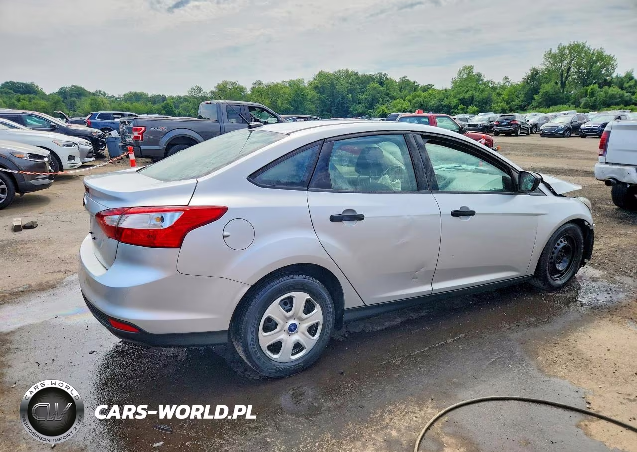2012 Ford Focus S VIN:1FAHP3E21CL374541 - 3