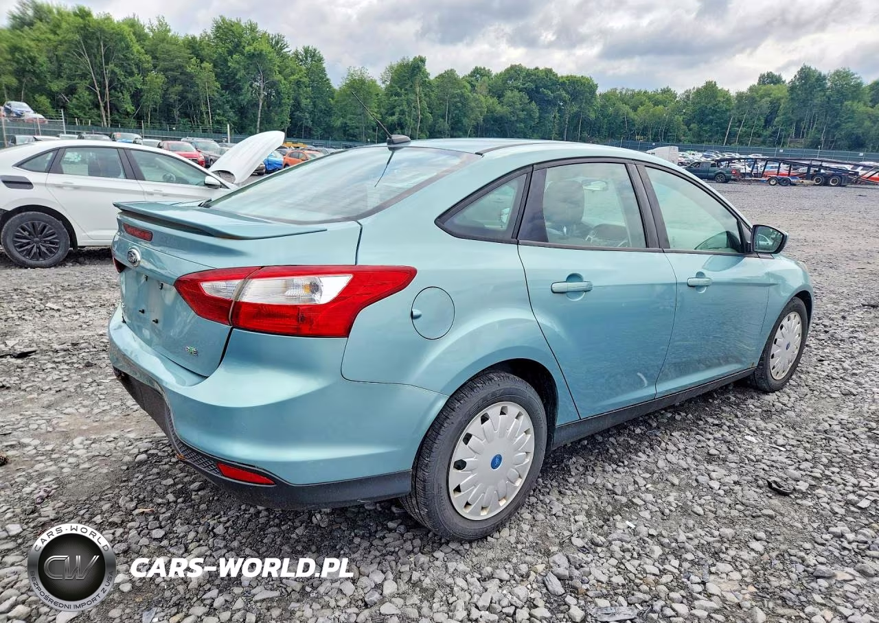 2012 Ford Focus Se VIN:1FAHP3F21CL219356 - 3