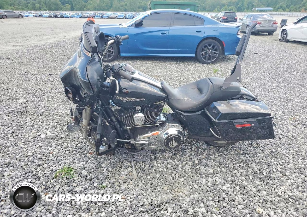 2011 Harley-Davidson Flhx VIN:1HD1KBM15BB635072 - 3