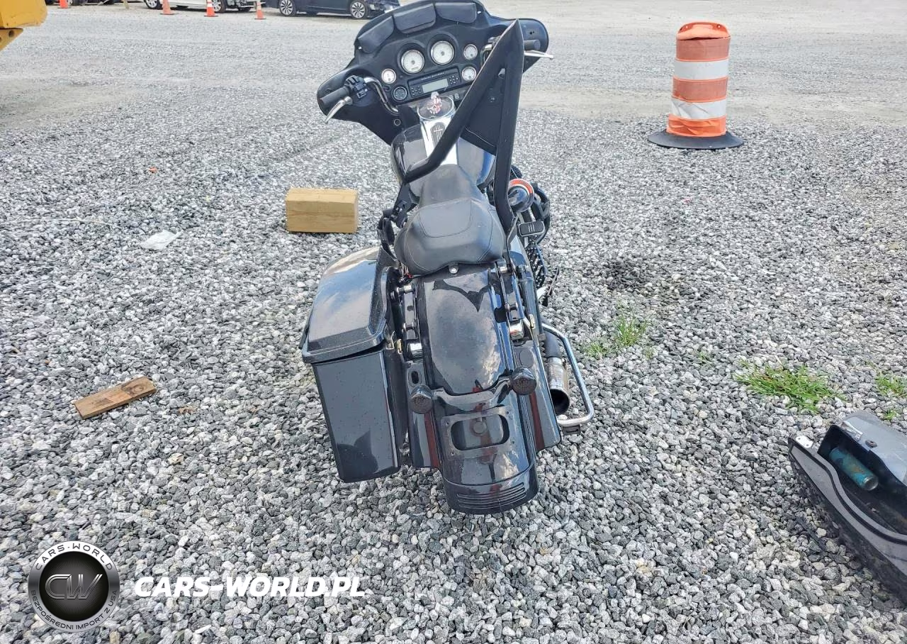 2011 Harley-Davidson Flhx VIN:1HD1KBM15BB635072 - 4