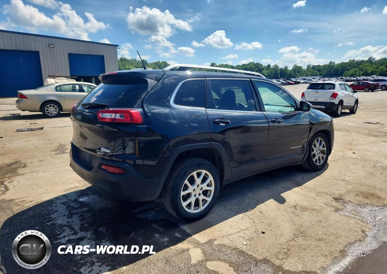 2015 Jeep Cherokee Latitude VIN:1C4PJLCB1FW712338 - 3