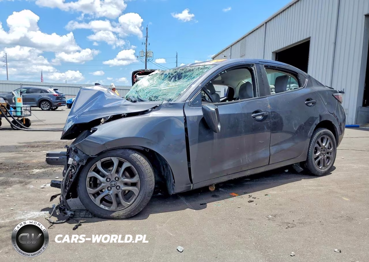 2019 Toyota Yaris Le VIN:3MYDLBYV0KY508421 - 1
