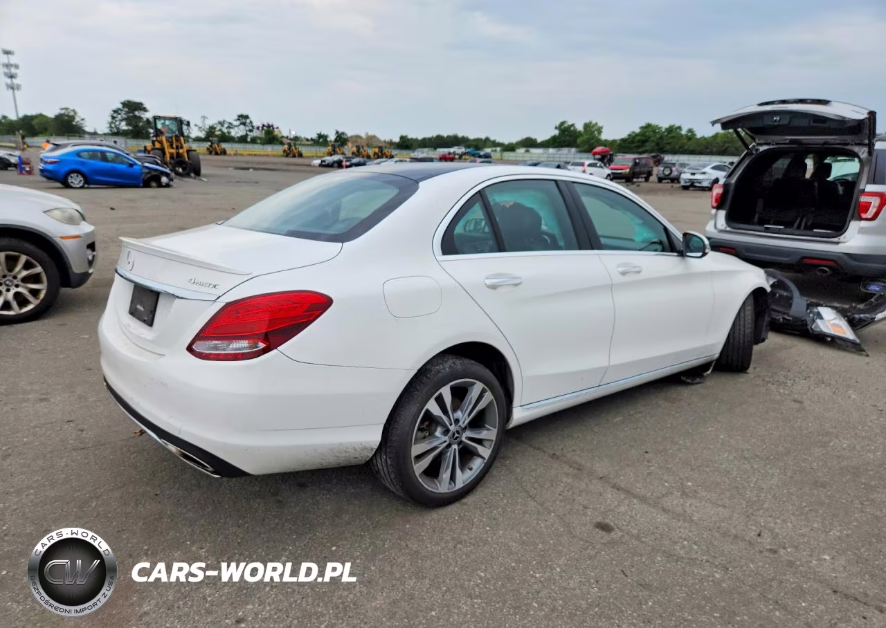 2018 Mercedes-Benz C 300 4Matic VIN:55SWF4KB4JU278917 - 3