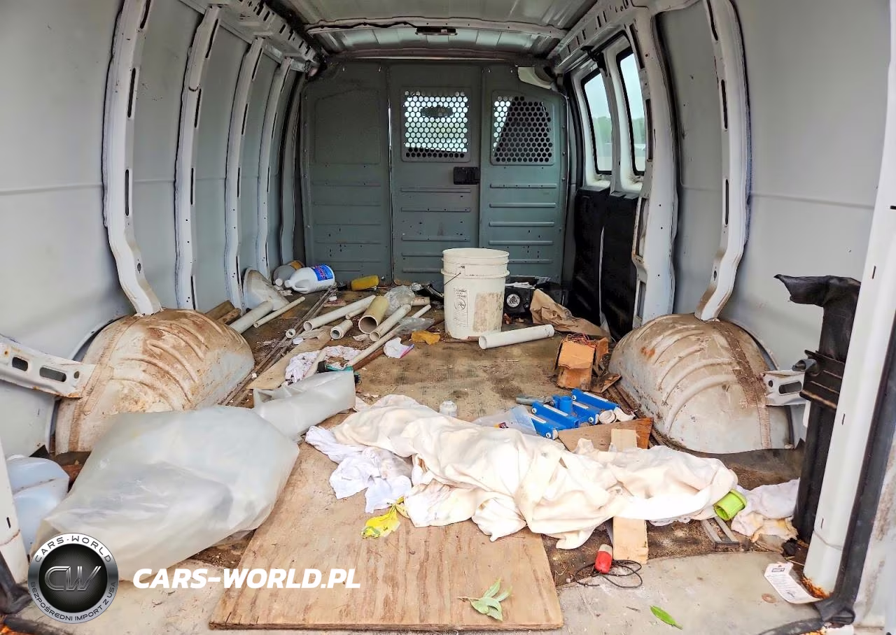 2017 Chevrolet Express G2500 VIN:1GCWGAFF8H1121873 - 10
