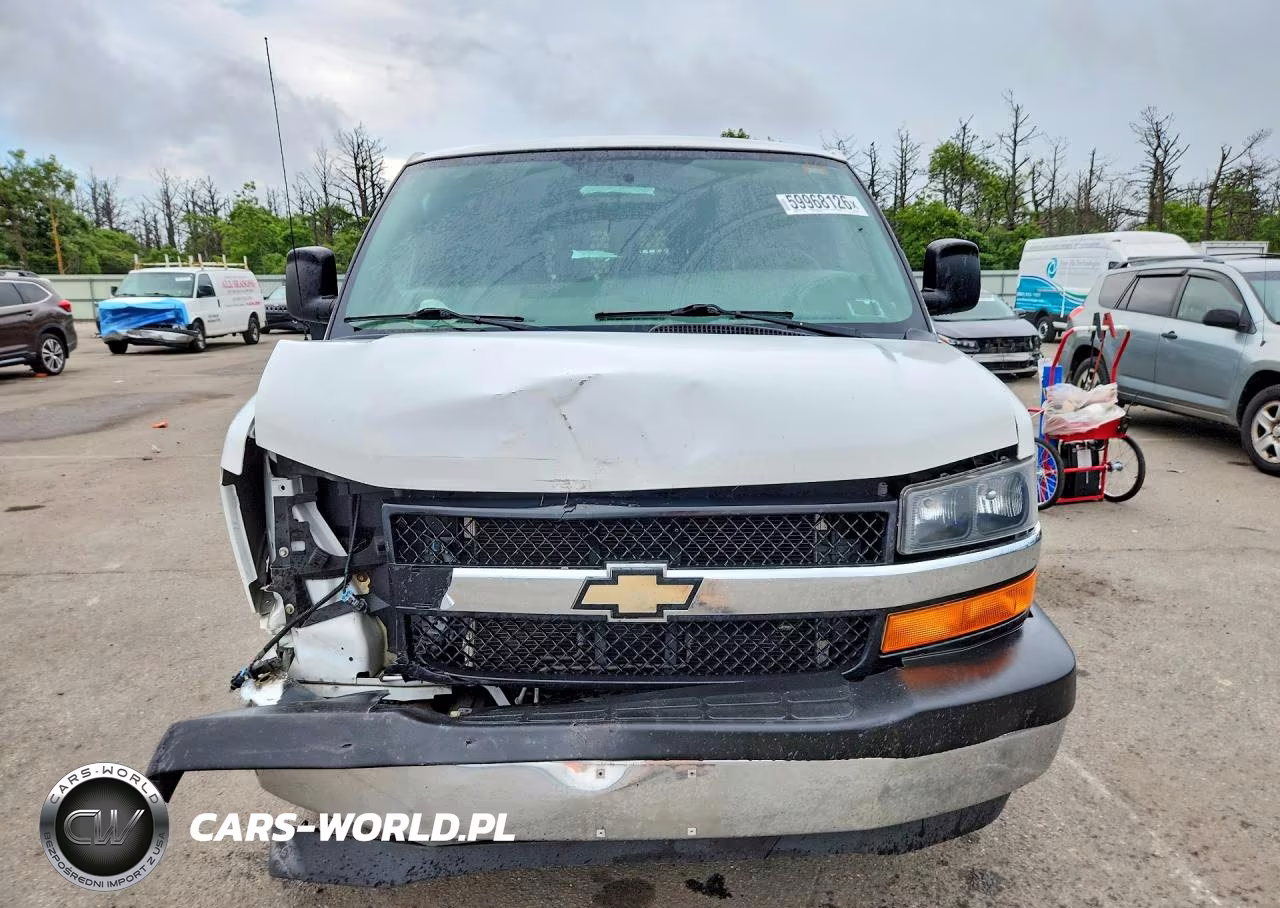 2017 Chevrolet Express G2500 VIN:1GCWGAFF8H1121873 - 5