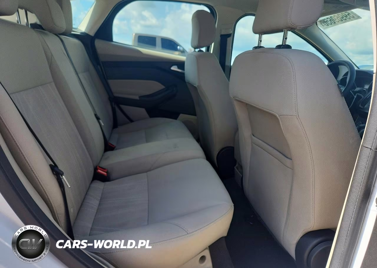 2018 Ford Focus Se VIN:1FADP3K21JL231976 - 10