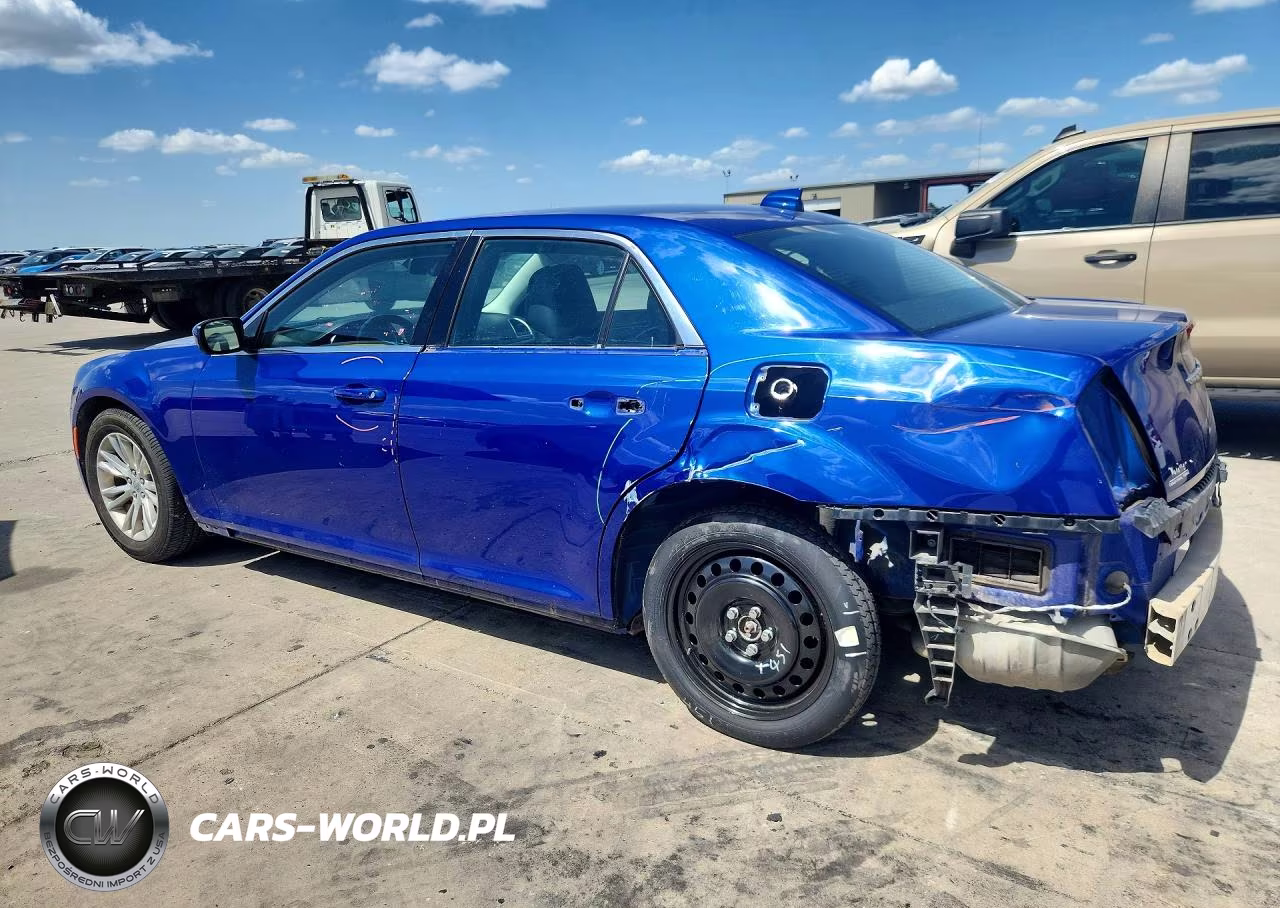 2019 Chrysler 300 Touring VIN:2C3CCAAG1KH517204 - 2