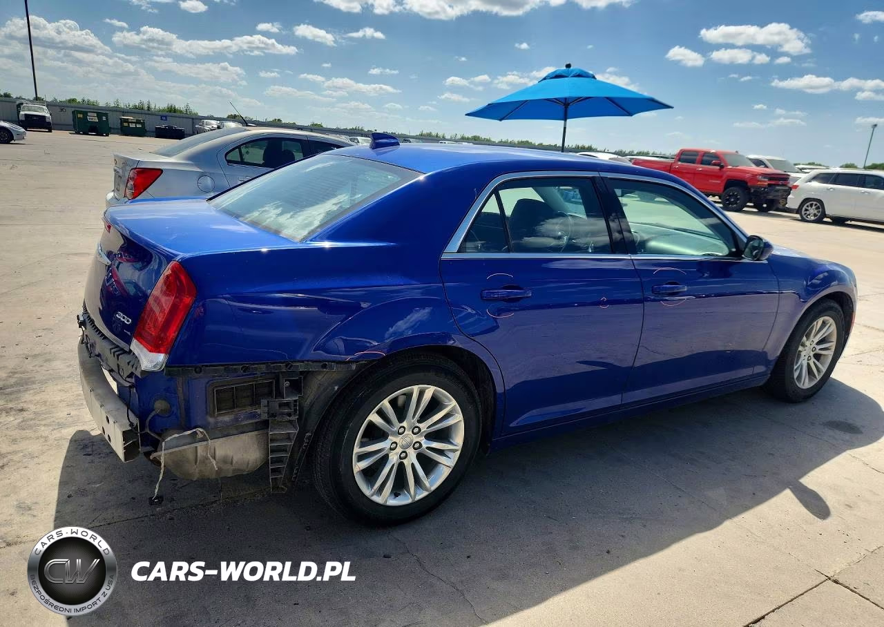 2019 Chrysler 300 Touring VIN:2C3CCAAG1KH517204 - 3