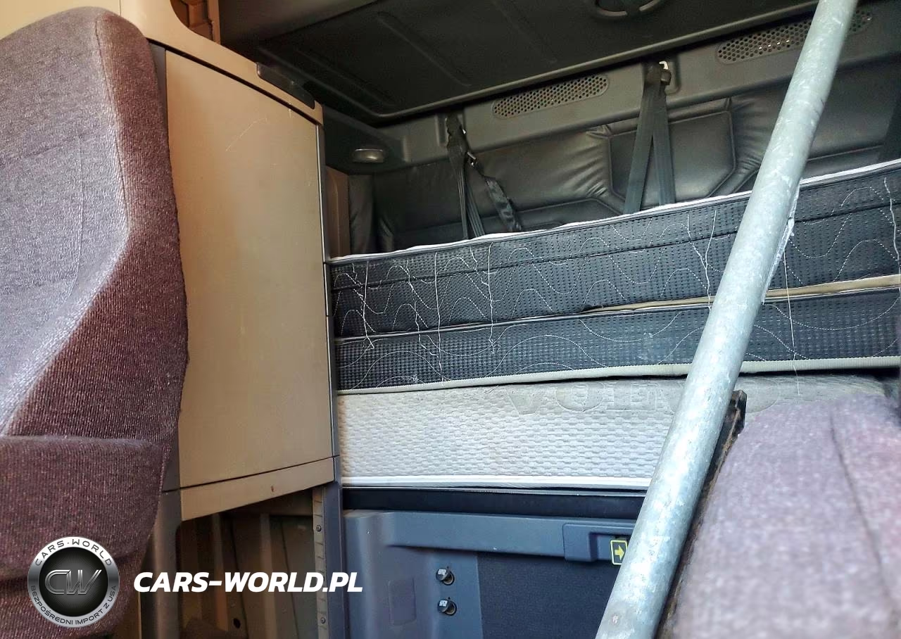 2017 Freightliner Cascadia 125 VIN:3AKJGLDR3HSHF0881 - 10