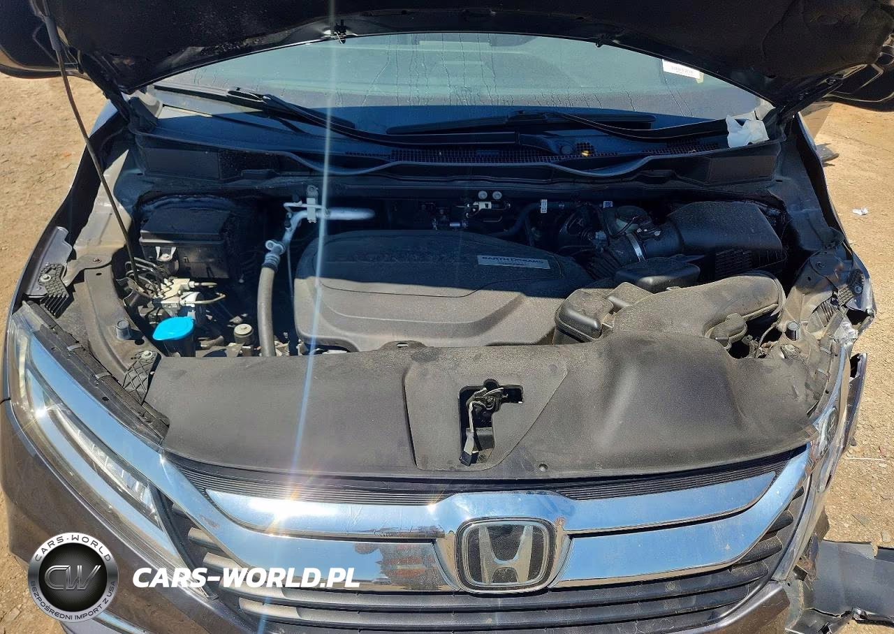2018 Honda Odyssey Touring VIN:5FNRL6H83JB021942 - 11