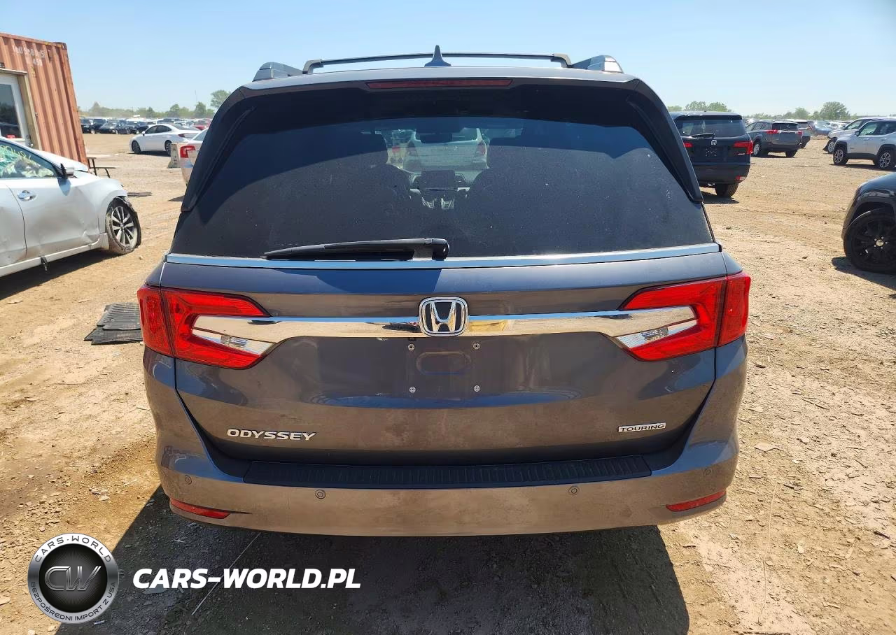 2018 Honda Odyssey Touring VIN:5FNRL6H83JB021942 - 6