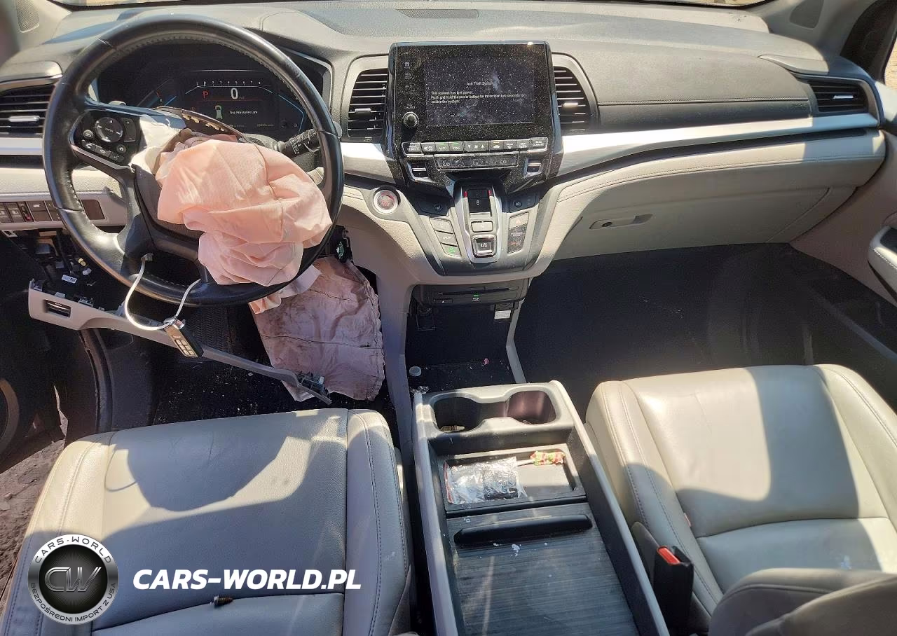 2018 Honda Odyssey Touring VIN:5FNRL6H83JB021942 - 8