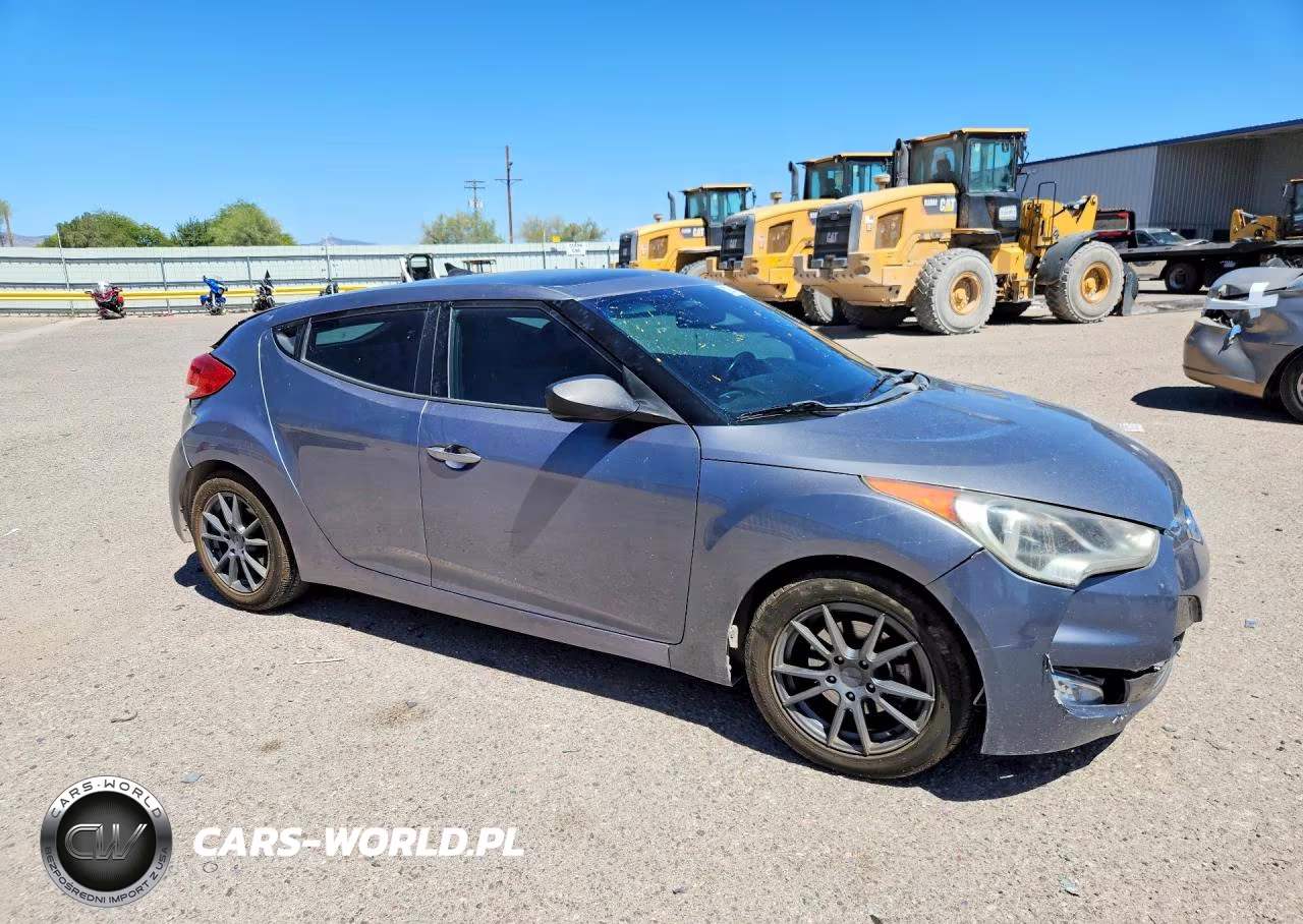 2016 Hyundai Veloster Base VIN:KMHTC6AD6GU260586 - 4