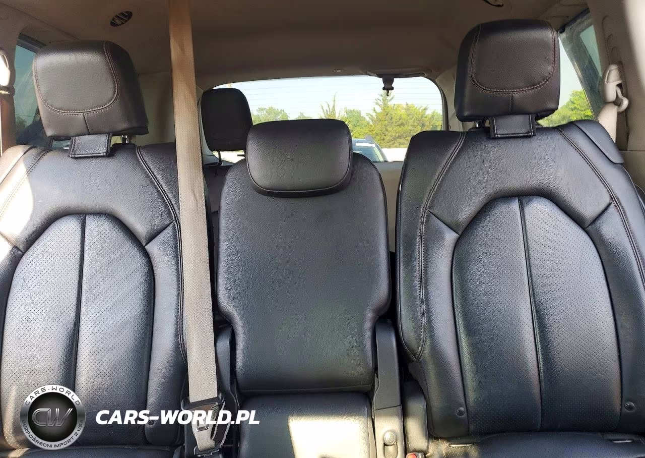 2019 Chrysler Pacifica Touring L VIN:2C4RC1BG9KR526084 - 10