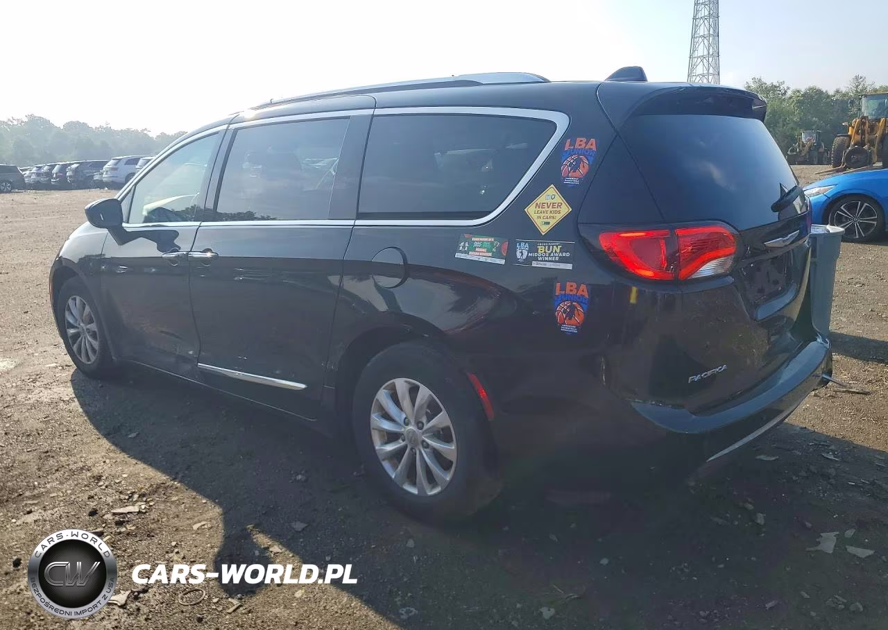 2019 Chrysler Pacifica Touring L VIN:2C4RC1BG9KR526084 - 2