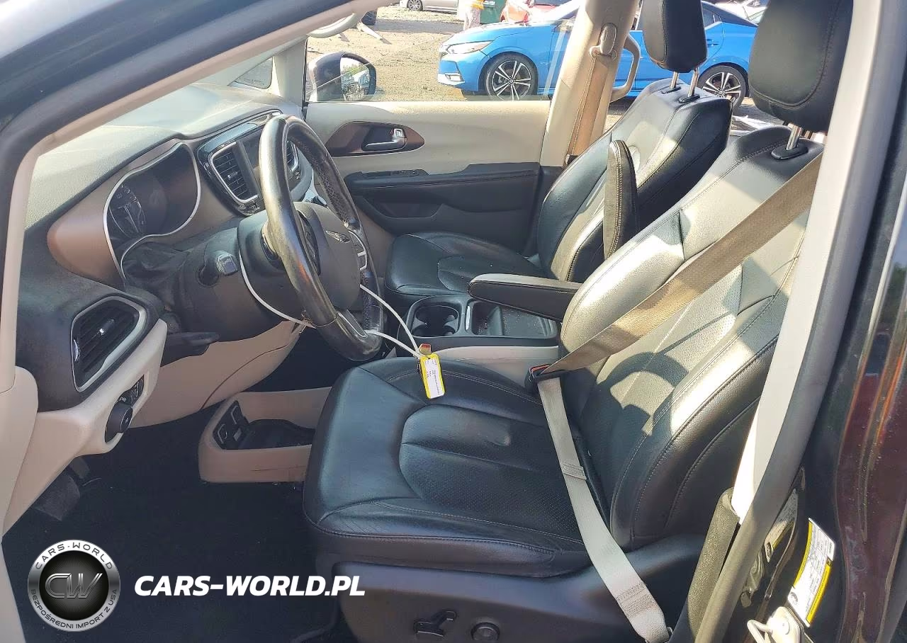 2019 Chrysler Pacifica Touring L VIN:2C4RC1BG9KR526084 - 7