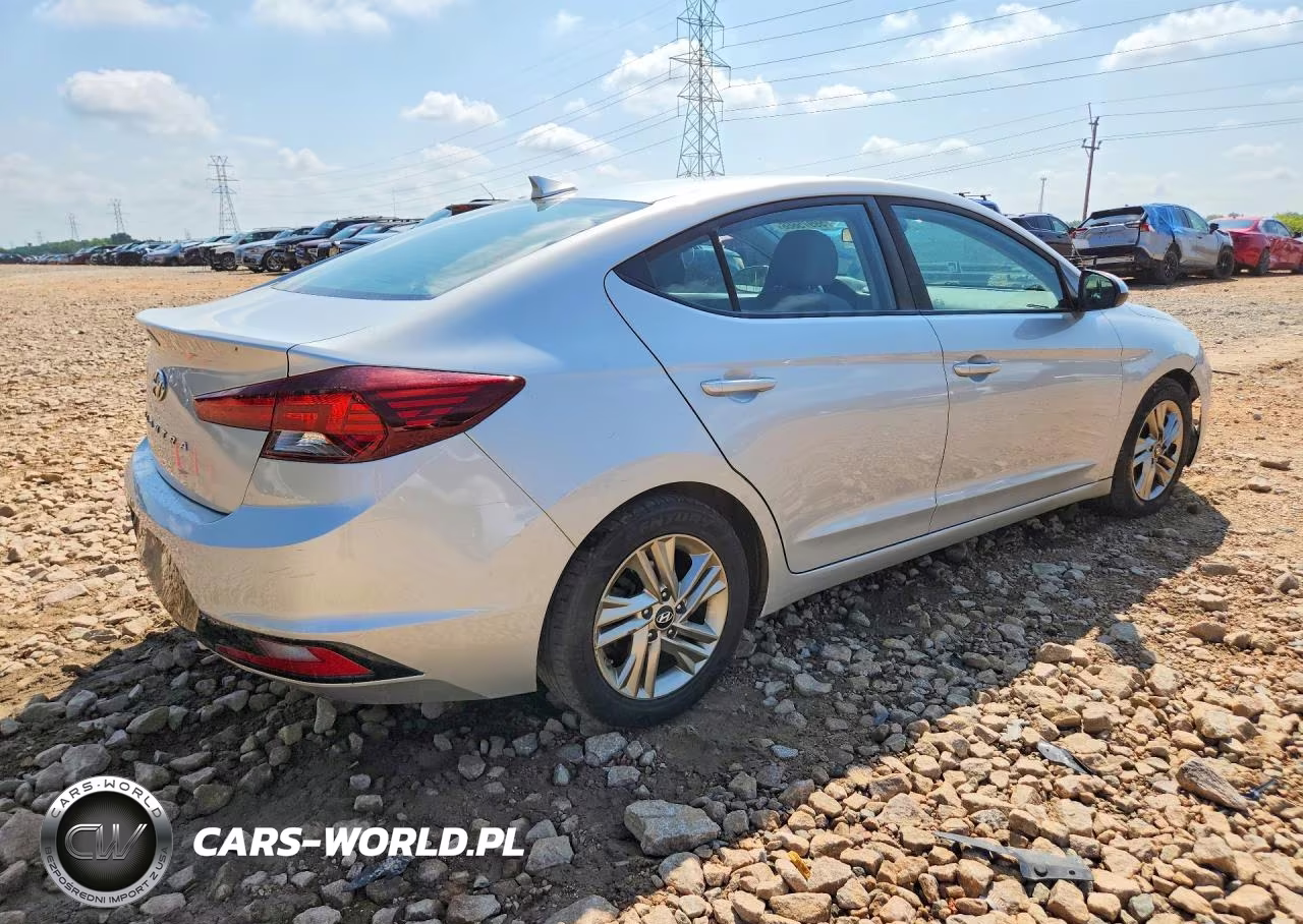 2019 Hyundai Elantra Sel VIN:5NPD84LF3KH468070 - 3