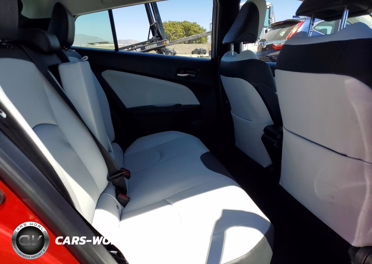 2017 Toyota Prius Four VIN:JTDKARFU2H3533112 - 10