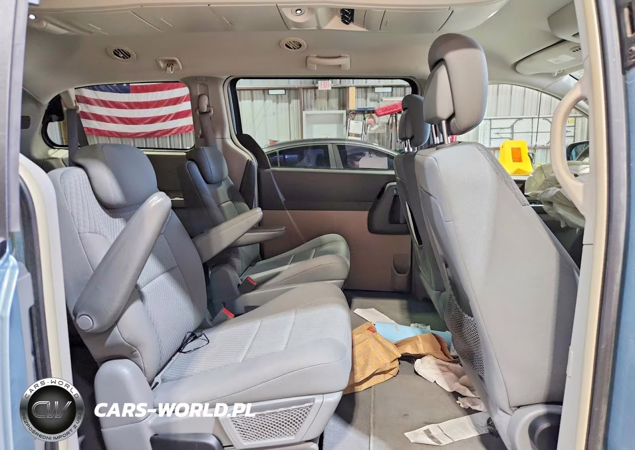 2010 Chrysler Town & Country VIN:2A4RR5D17AR393882 - 11