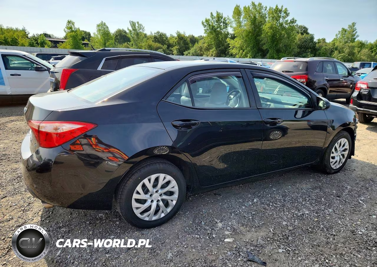 2017 Toyota Corolla Le VIN:2T1BURHE5HC851987 - 3