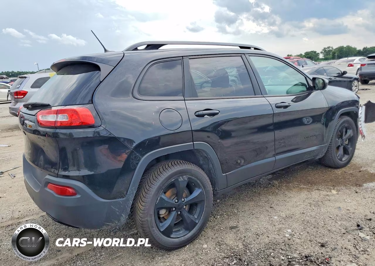 2018 Jeep Cherokee Latitude VIN:1C4PJLCBXJD544378 - 3