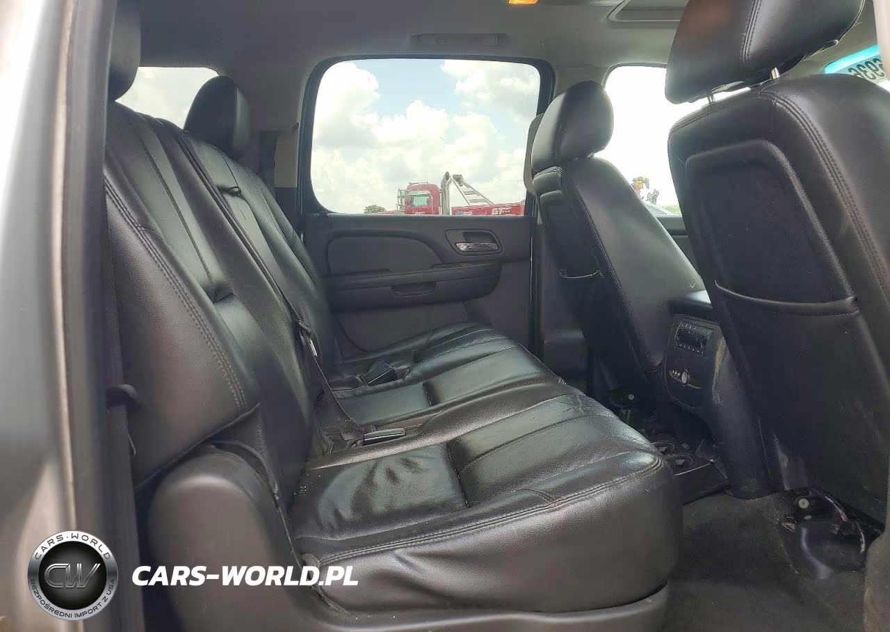 2013 Chevrolet Suburban K1500 Lt VIN:1GNSKJE77DR118098 - 10