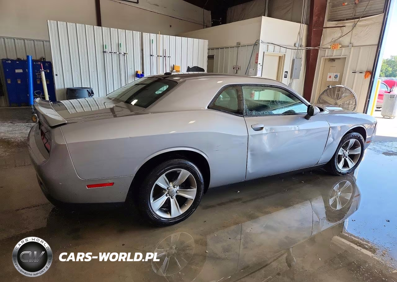 2018 Dodge Challenger Sxt VIN:2C3CDZAG7JH121790 - 3