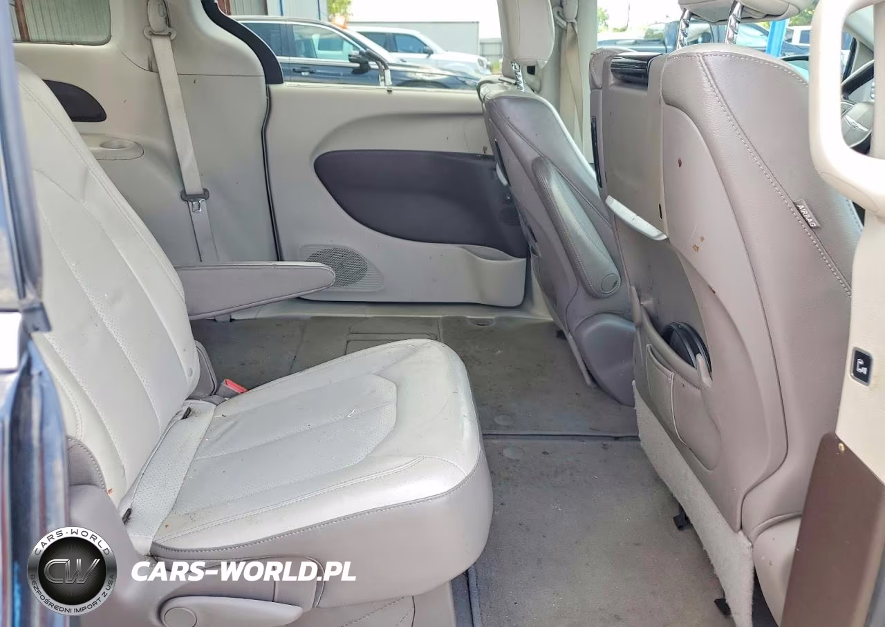 2017 Chrysler Pacifica Touring L Plus VIN:2C4RC1EG3HR537103 - 11