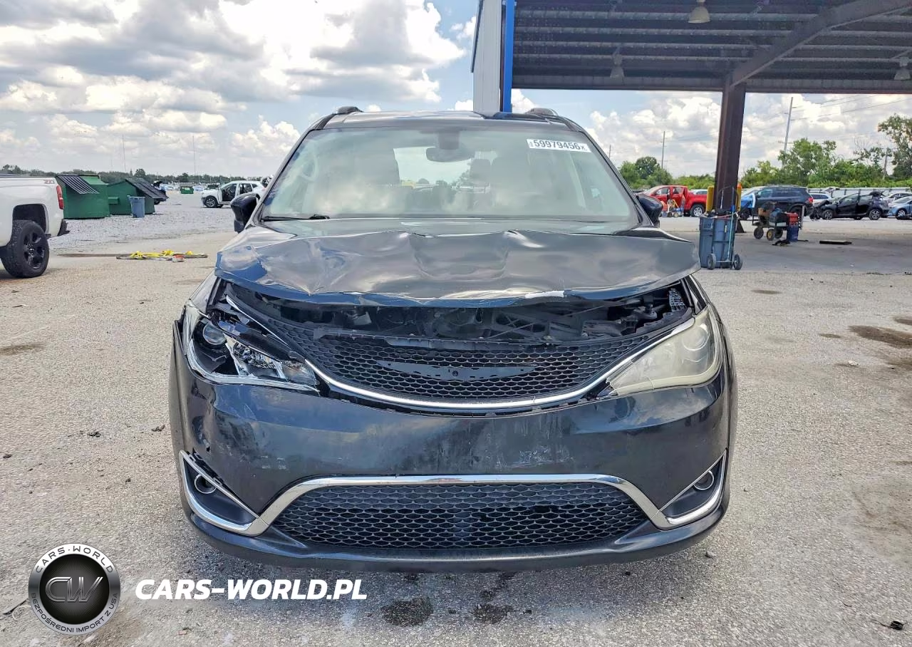 2017 Chrysler Pacifica Touring L Plus VIN:2C4RC1EG3HR537103 - 5