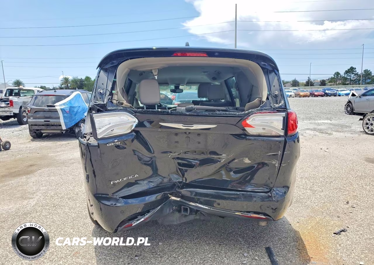 2017 Chrysler Pacifica Touring L Plus VIN:2C4RC1EG3HR537103 - 6