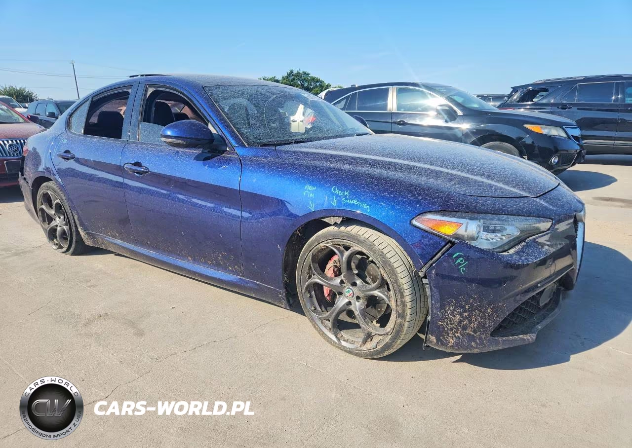 2017 Alfa Romeo Giulia Ti VIN:ZARFAECN5H7554140 - 4