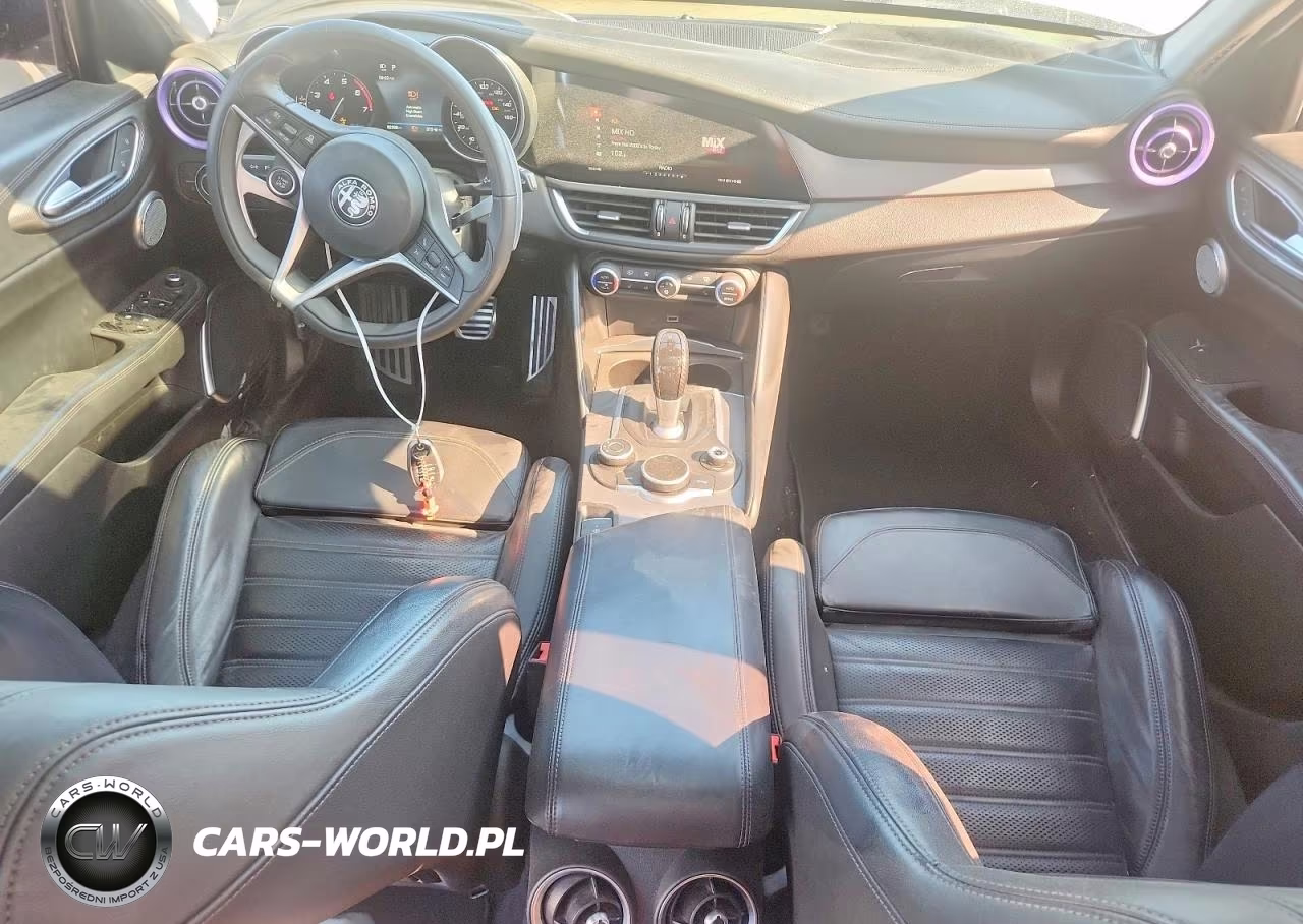 2017 Alfa Romeo Giulia Ti VIN:ZARFAECN5H7554140 - 8