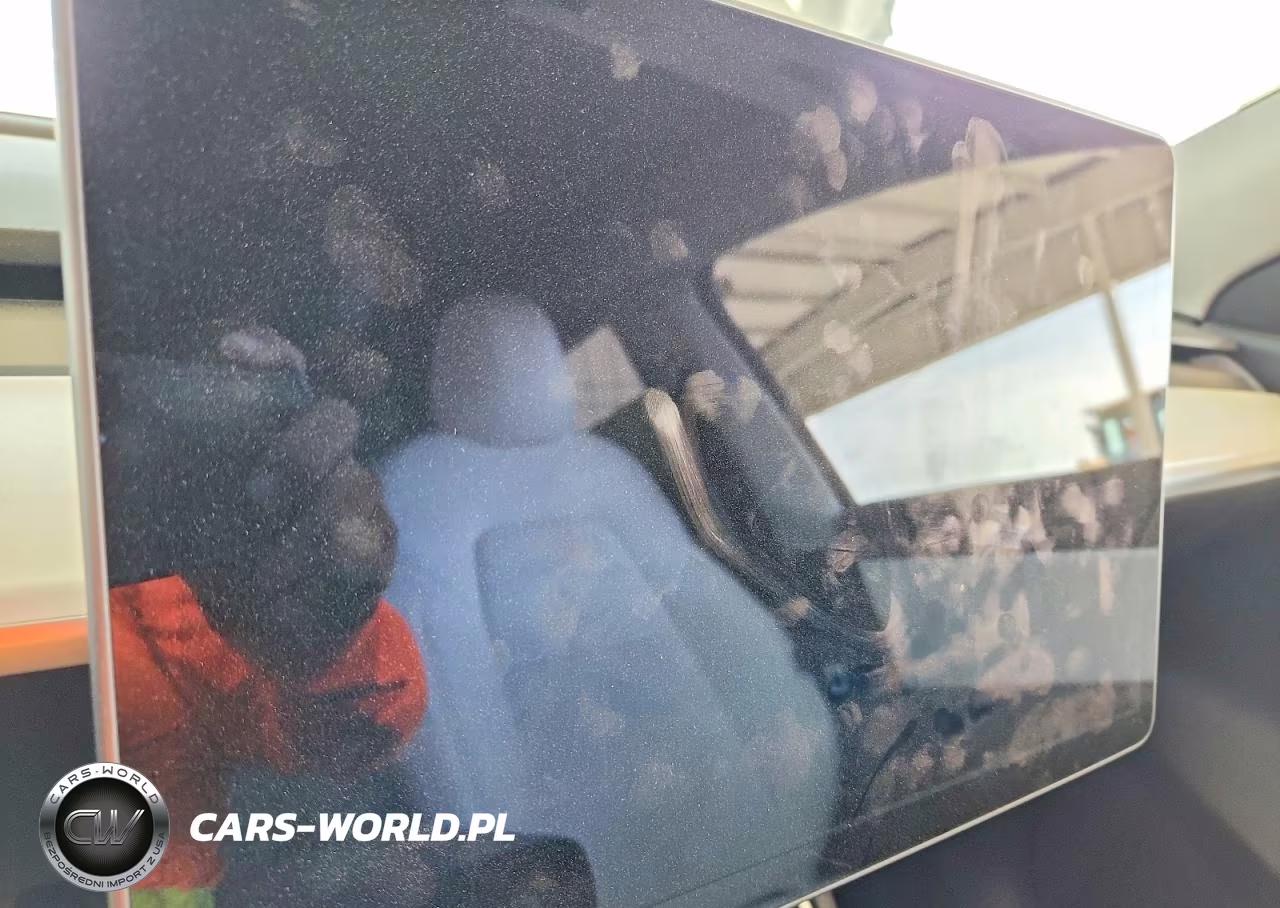 2020 Tesla Model Y VIN:5YJYGDEF7LF040780 - 9