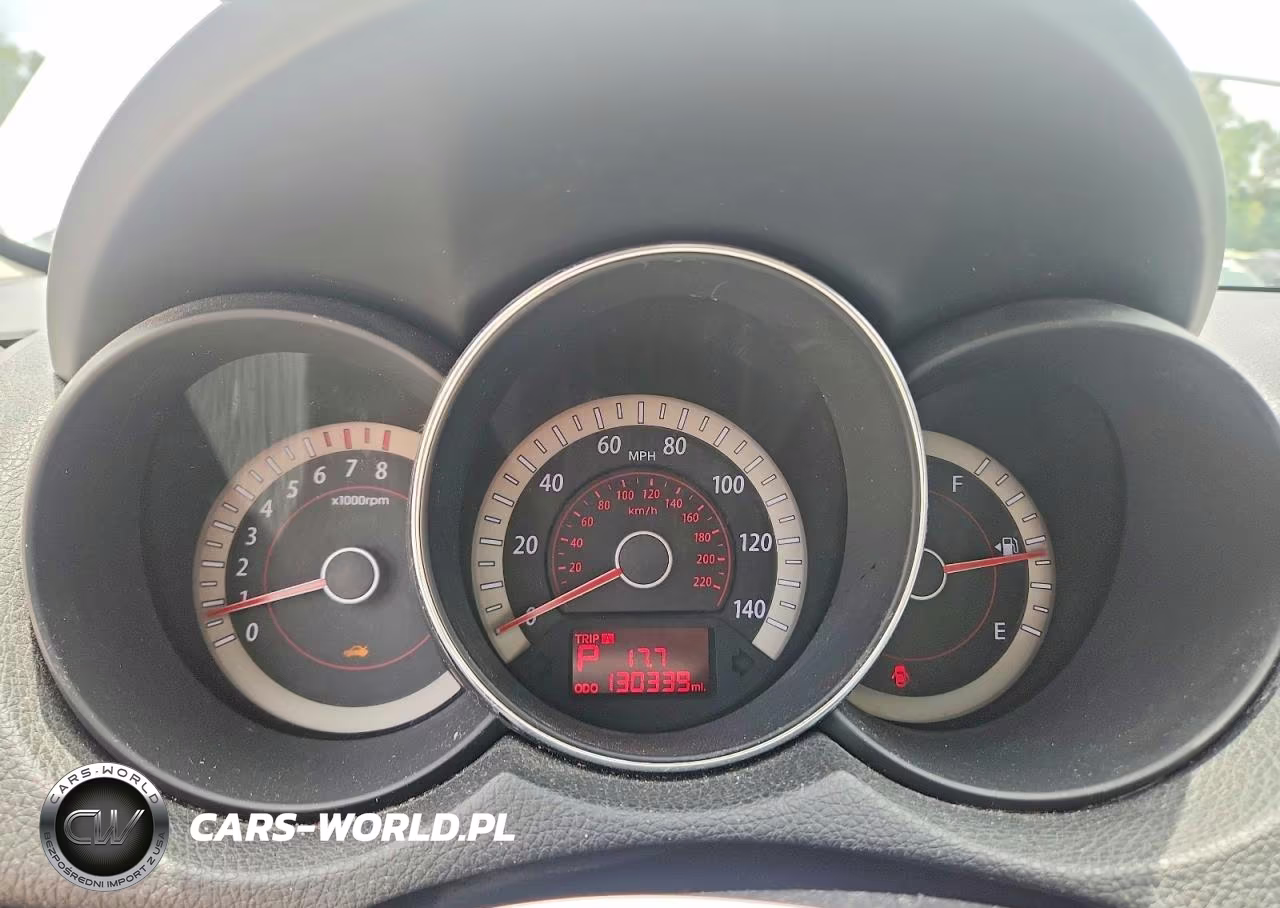 2013 Kia Forte VIN:KNAFU4A25D5695202 - 9