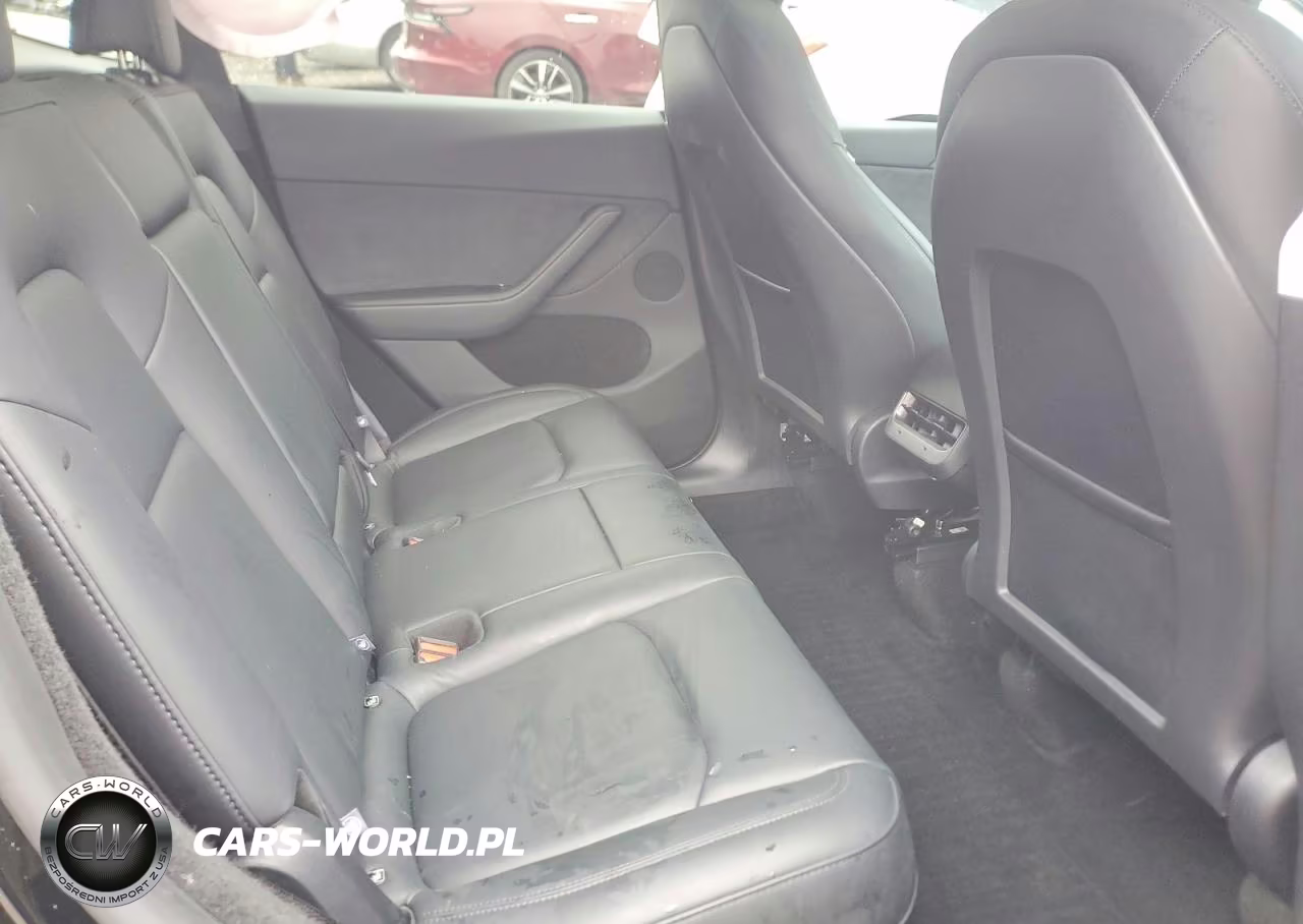 2025 Tesla Model Y VIN:7SAYGDED0SA375490 - 10
