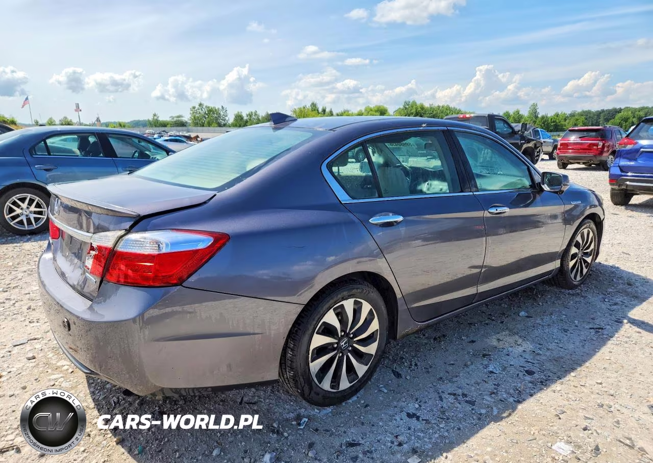 2015 Honda Accord Hybrid VIN:1HGCR6F31FA004585 - 3